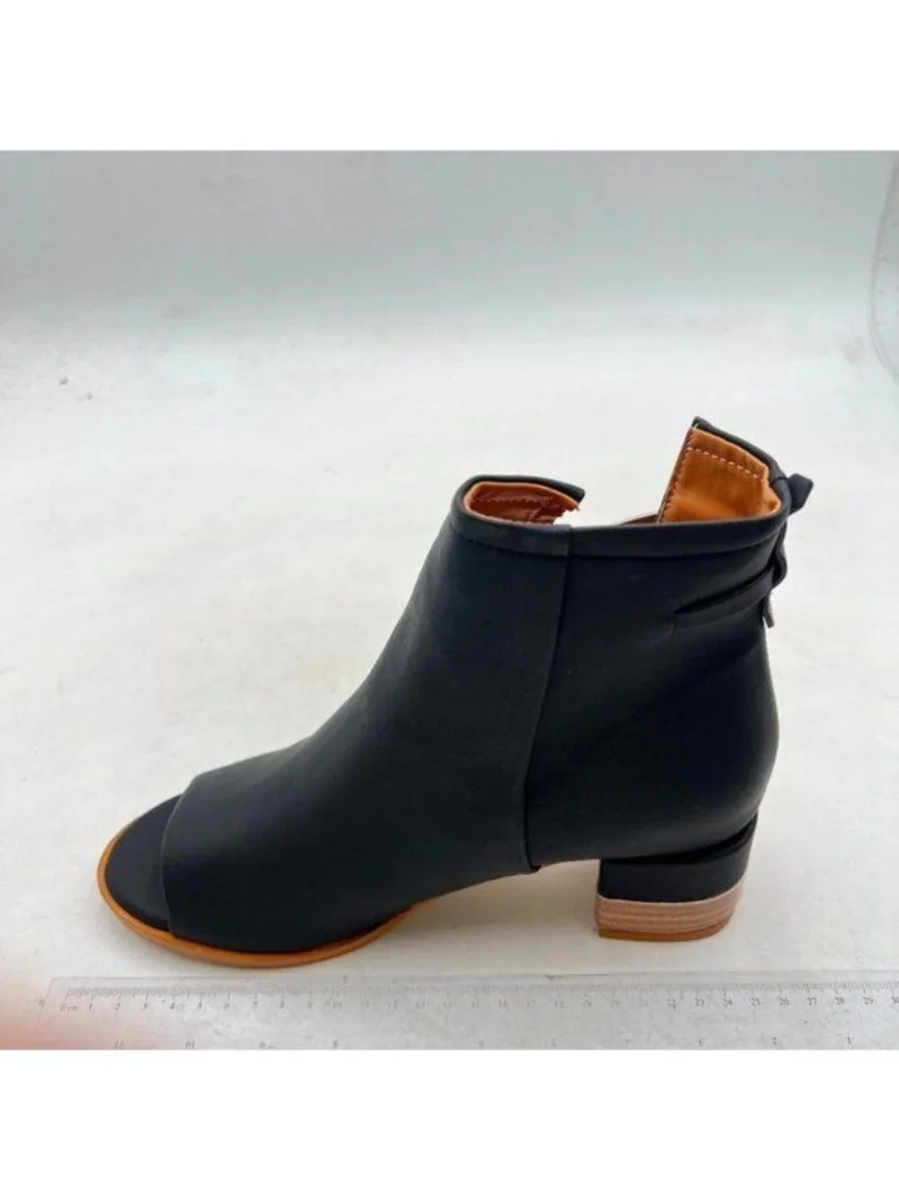 FSJ women peep